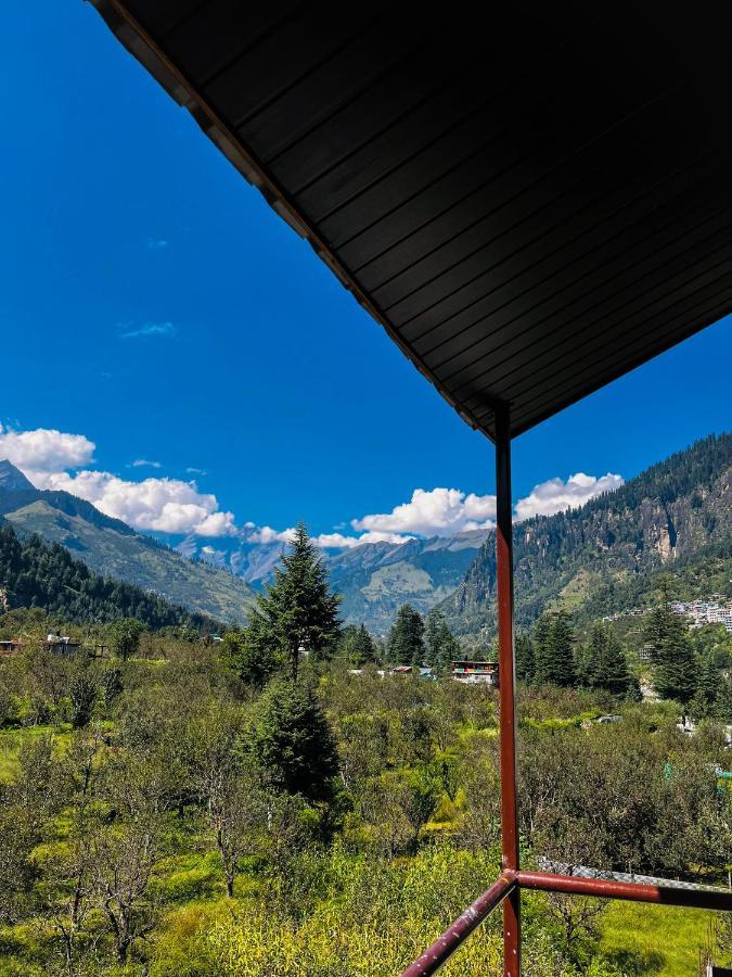Apple Flower With Balcony And Mountain View Manāli Exteriör bild