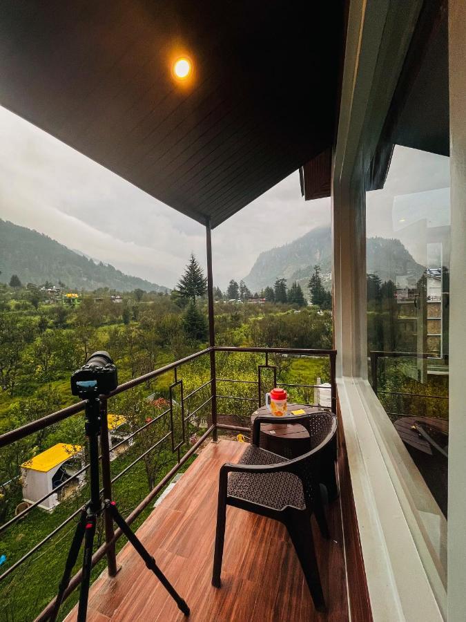 Apple Flower With Balcony And Mountain View Manāli Exteriör bild